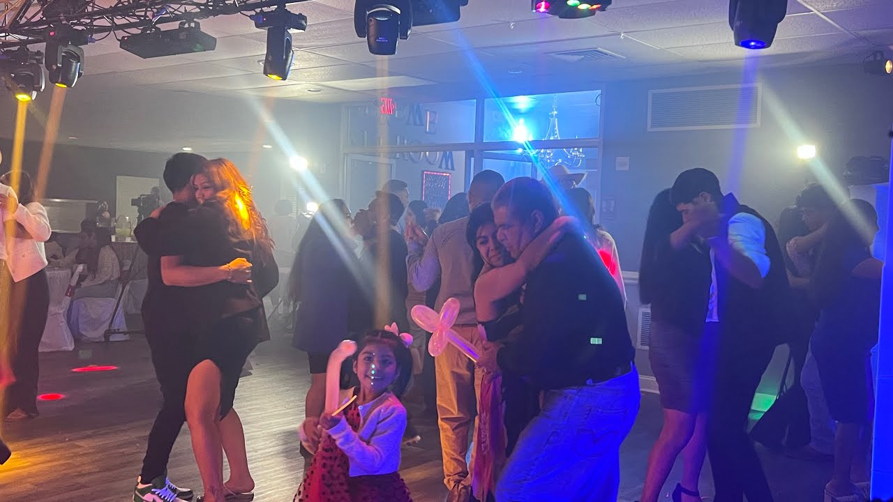 DJ, iluminación y fiesta / DJ, lighting and party